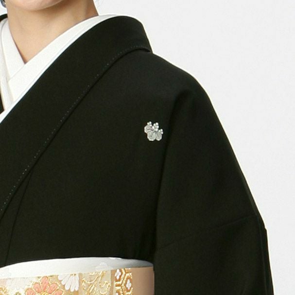 総刺繍 黒留袖 吉祥文様文箱四季花（きっしょうもんようふばこせきはな